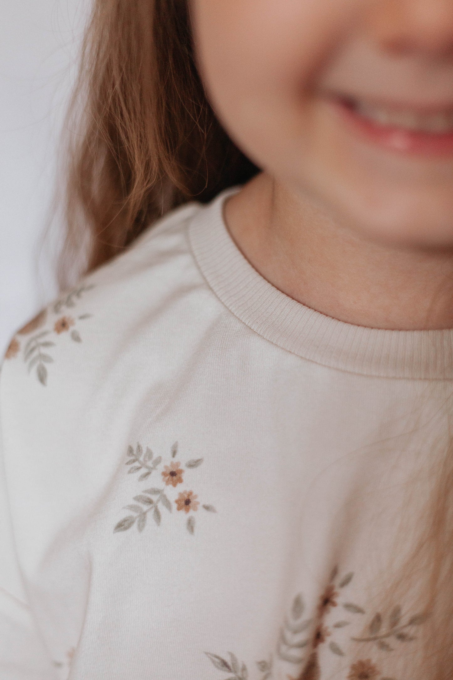 Téa Crop Tee — Sandy Floral