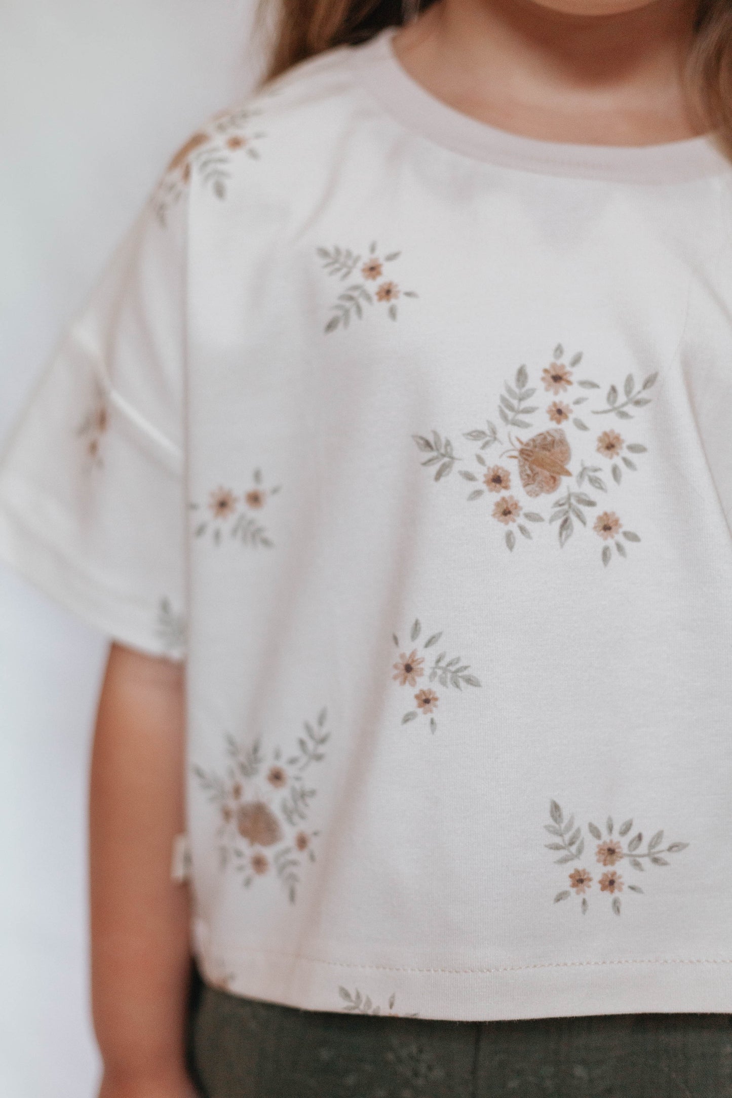 Téa Crop Tee — Sandy Floral